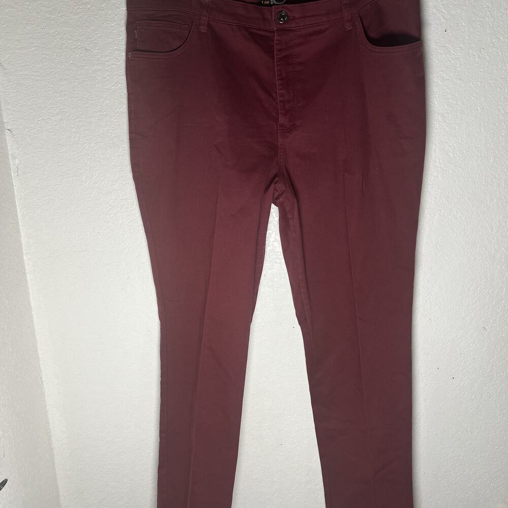 Lee Ladies Classic Fit Straight Leg Jeans Size 18 M Maroon Casual Fall Workwear